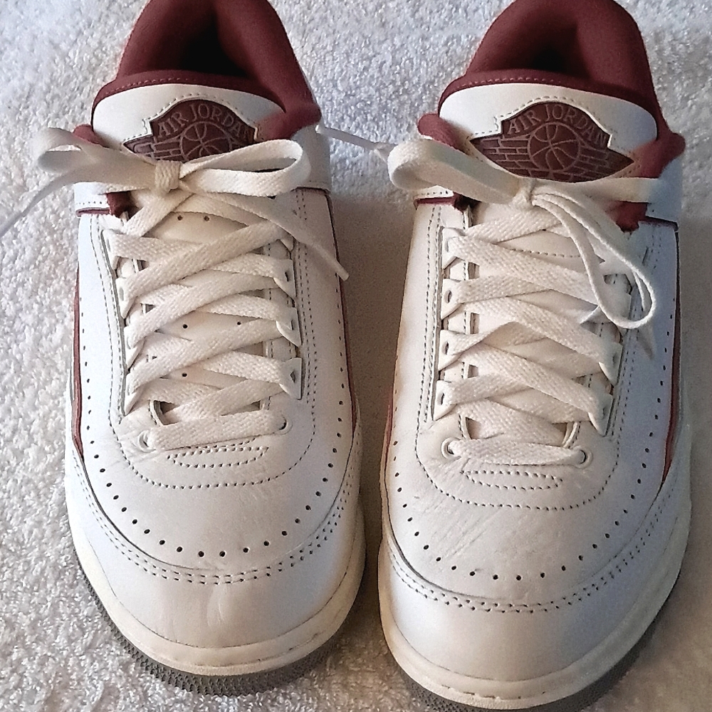 Jordan 2s lowtop red and white men size 8.5